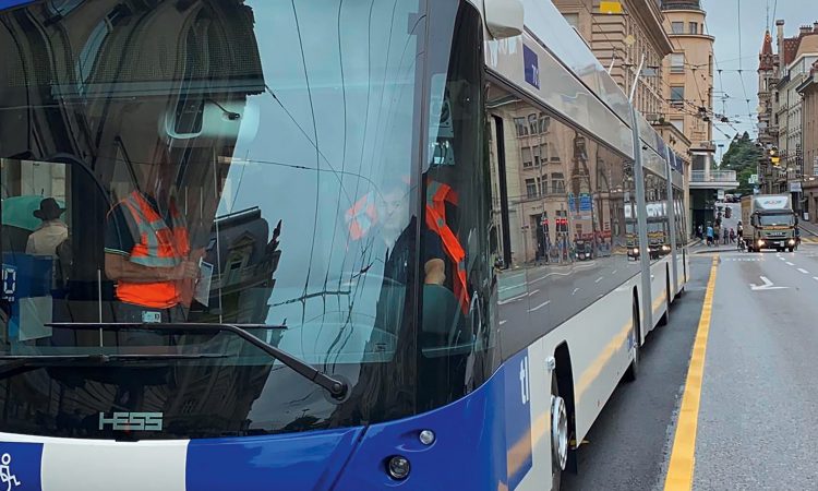 Le premier trolleybus à double articulation est arrivé !