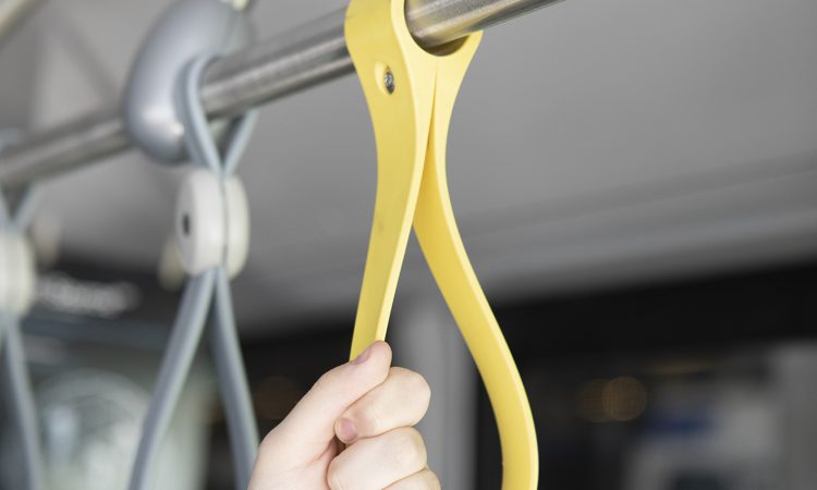 Les bus équipés de poignées pour les gauchers : une première mondiale !